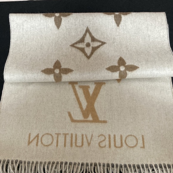 LV 100% cashmere scarf - Picture 11 of 11